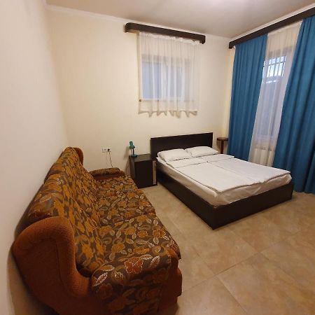Capsule Hostel In The Old City Of เยเรวาน ภายนอก รูปภาพ