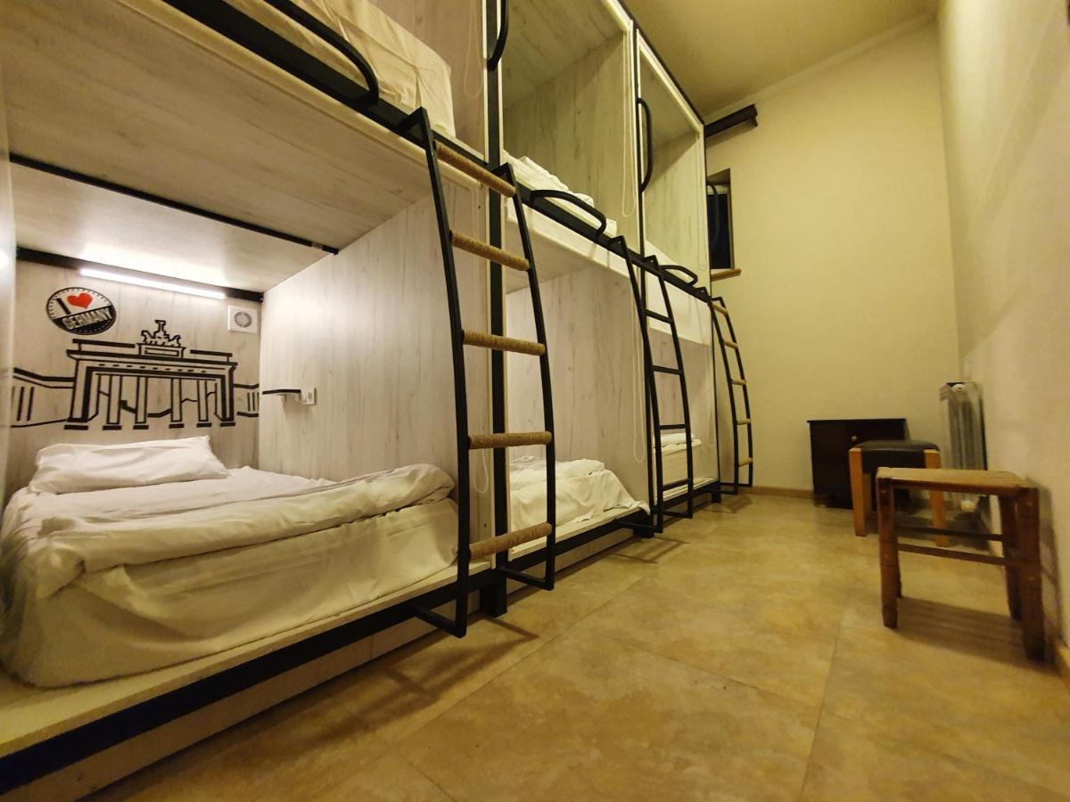 Capsule Hostel In The Old City Of เยเรวาน ภายนอก รูปภาพ