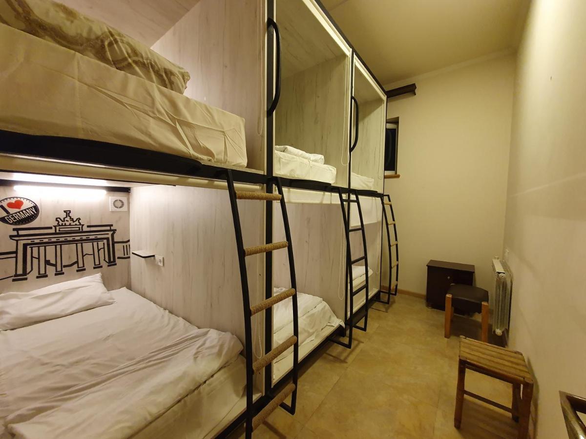 Capsule Hostel In The Old City Of เยเรวาน ภายนอก รูปภาพ