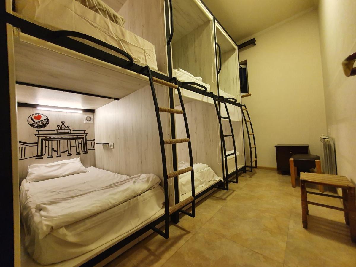 Capsule Hostel In The Old City Of เยเรวาน ภายนอก รูปภาพ